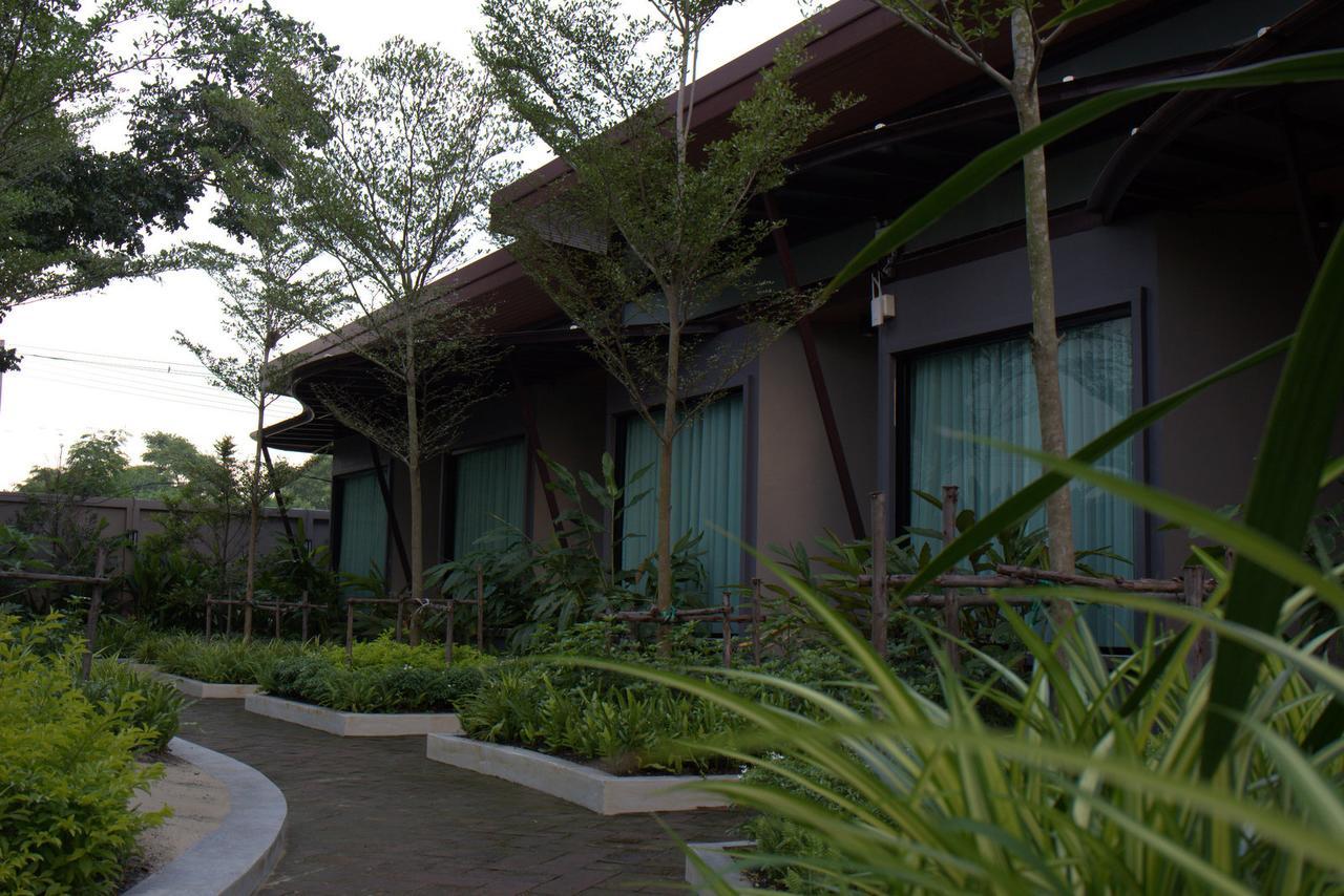 Paklop Resort Lopburi Exterior photo